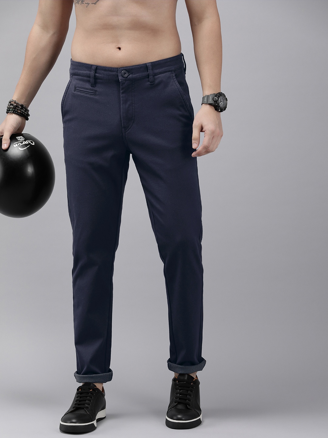 

The Roadster Life Co. Men Textured Chinos Trousers, Navy blue