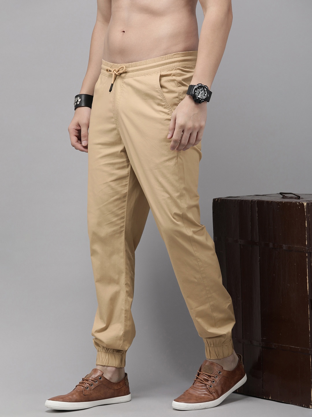 

The Roadster Life Co. Men Joggers Trousers, Beige