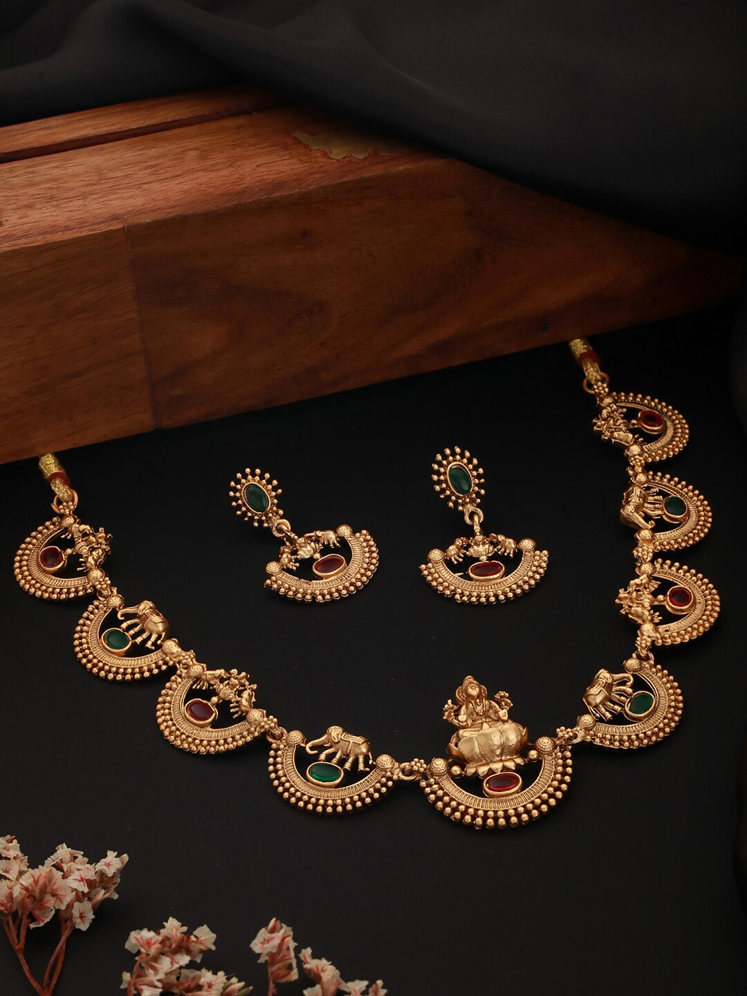 

Priyaasi Gold-Plated Stone-Studded Goddess Laxmi Necklace & Earrings