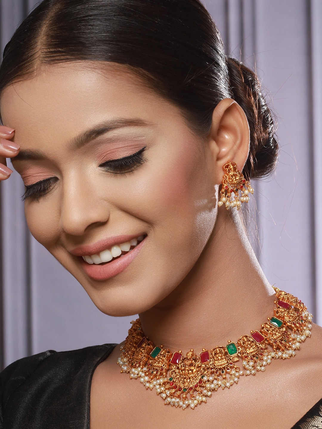 

Priyaasi Gold-Plated Stone-Studded & Beaded Jewellery Set