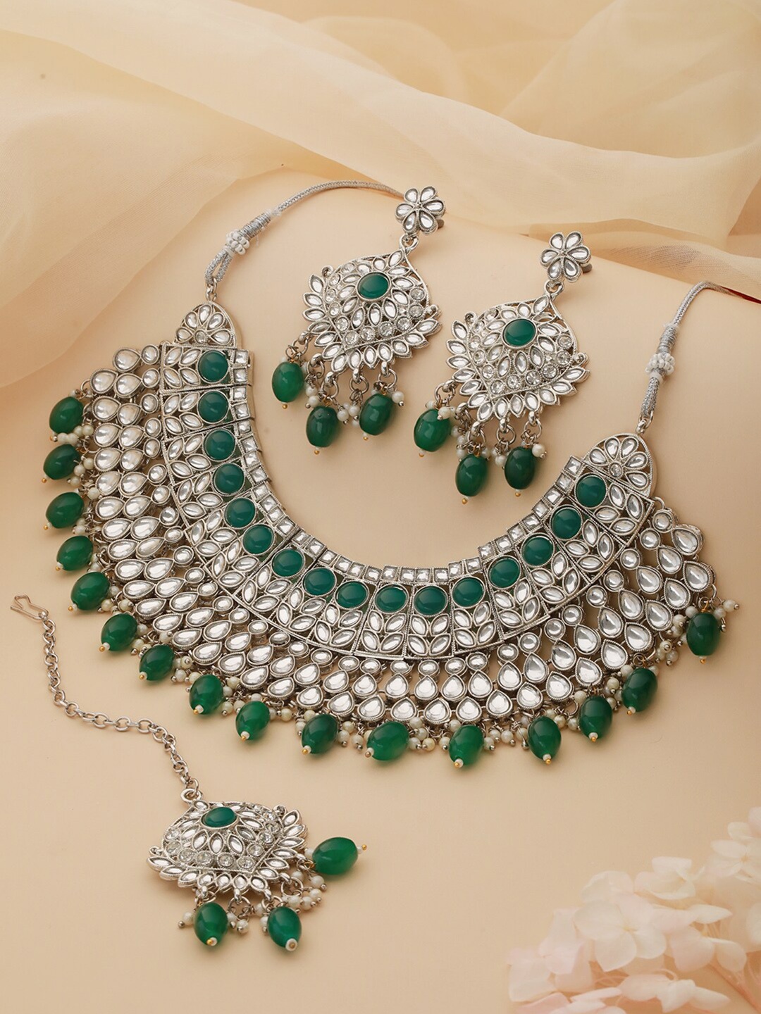 

Priyaasi Silver-Plated Stone Studded & Beaded Jewellery Set