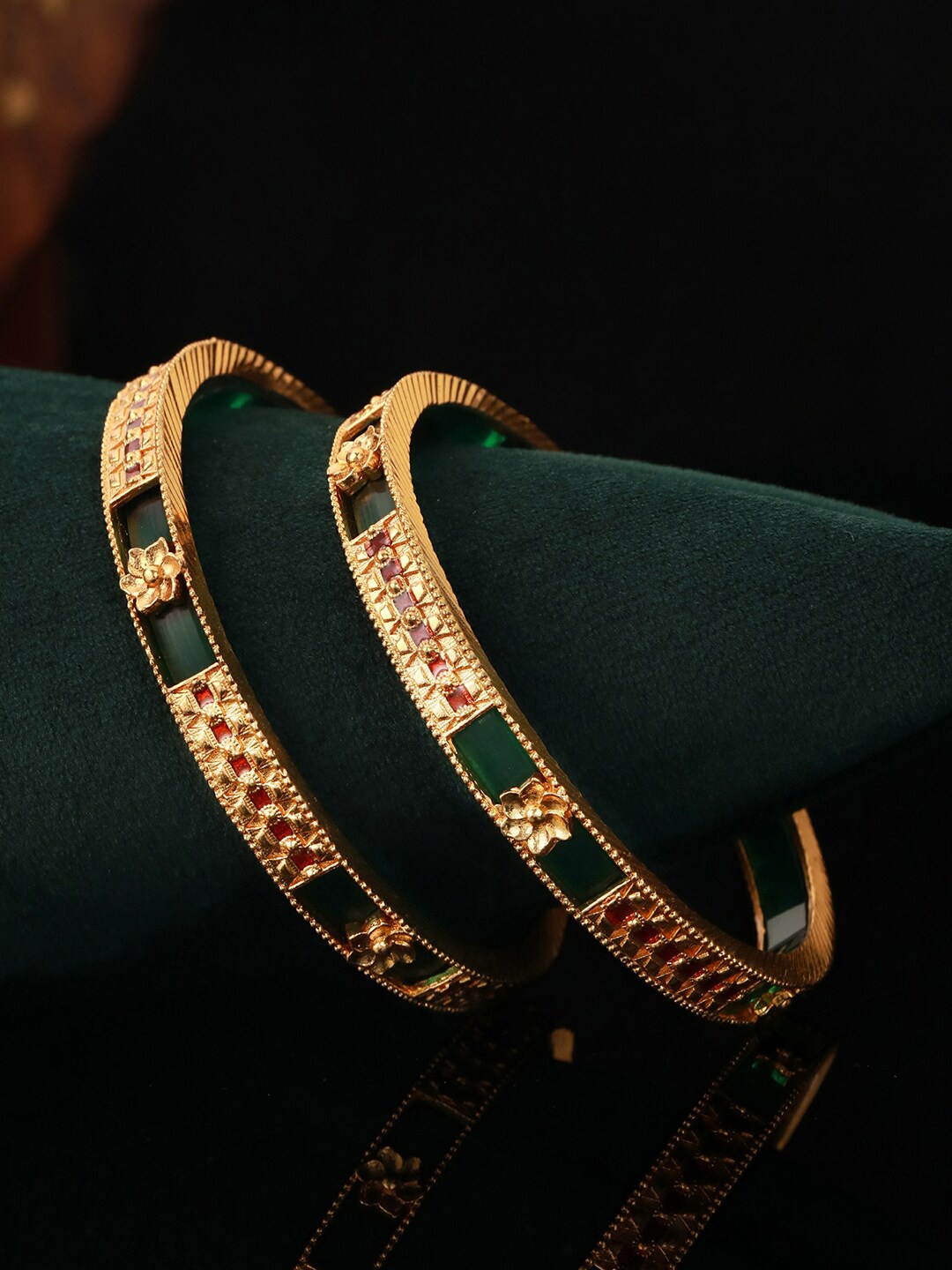 

Priyaasi Set of 2 Gold-Plated Stone-Studded Bangles