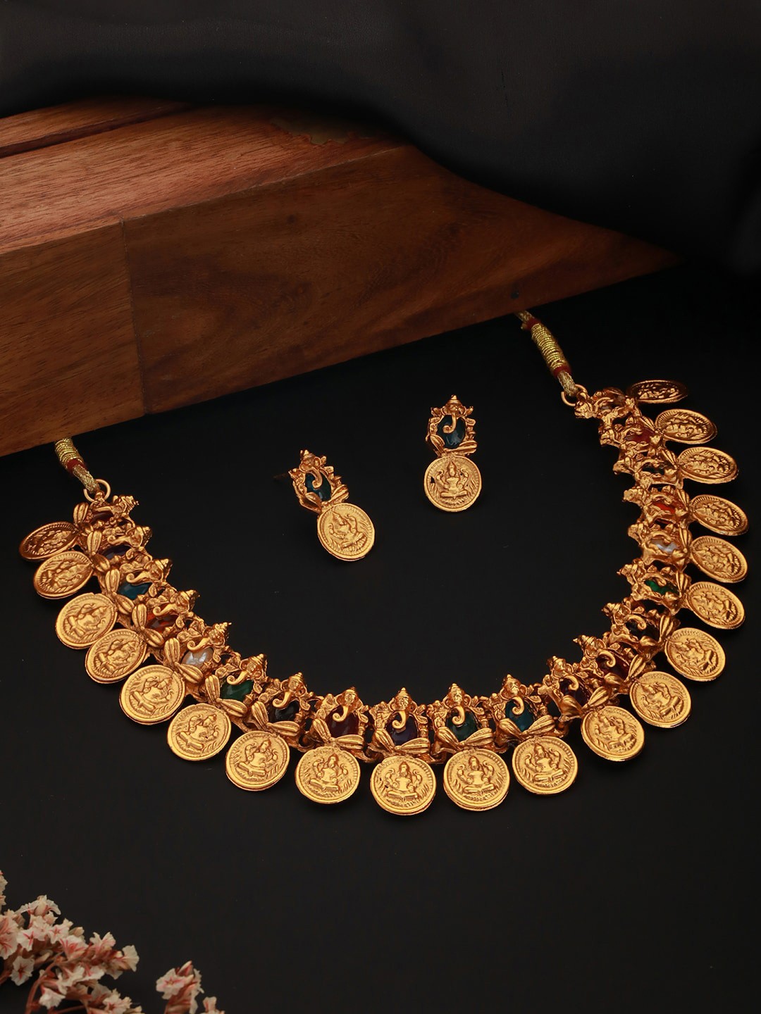 

Priyaasi Gold-Plated Stone-Studded JewellerySet