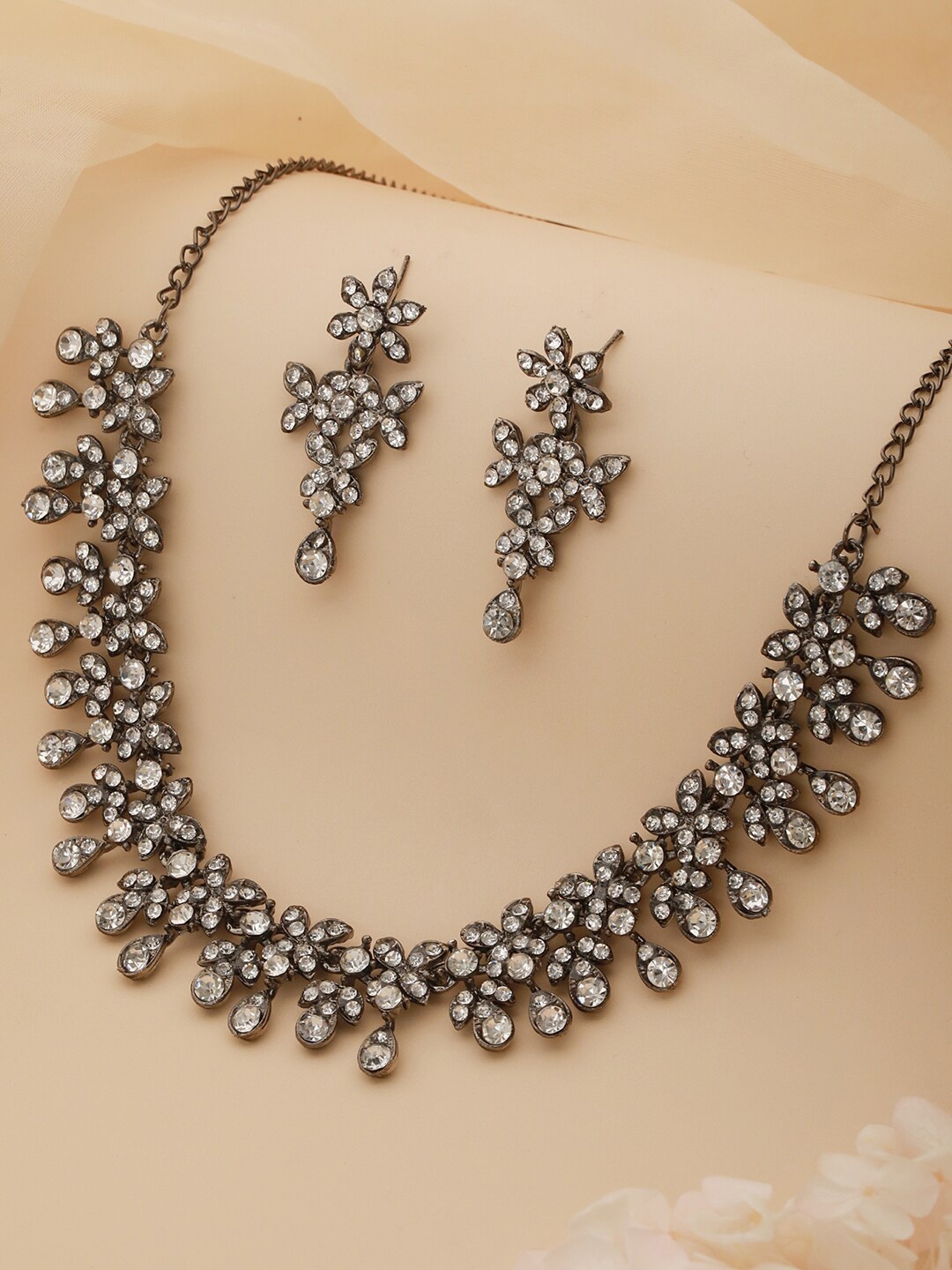 

Priyaasi Silver-Plated Stone-Studded Jewellery Set