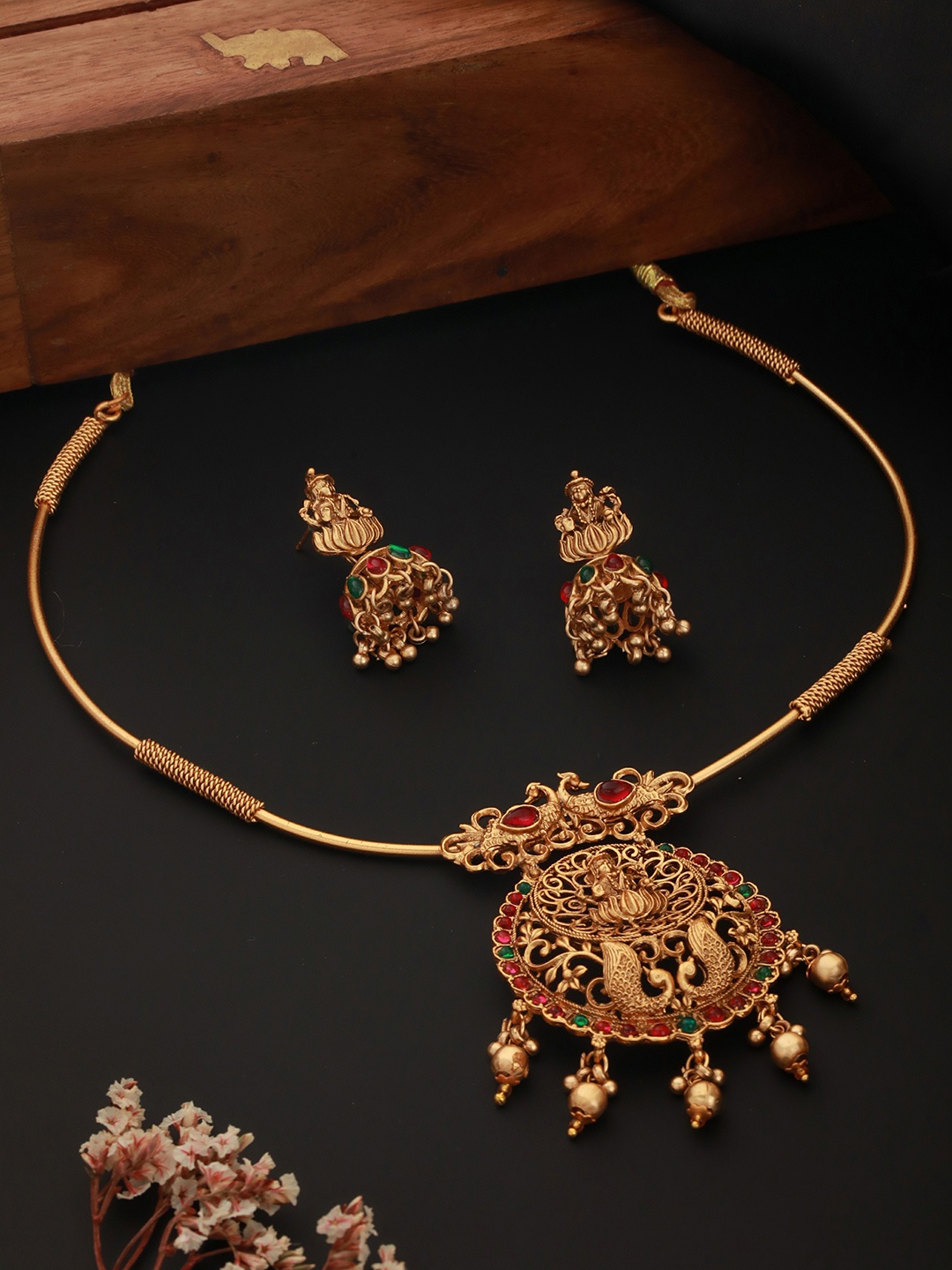 

Priyaasi Gold-Plated Stone-Studded JewellerySet