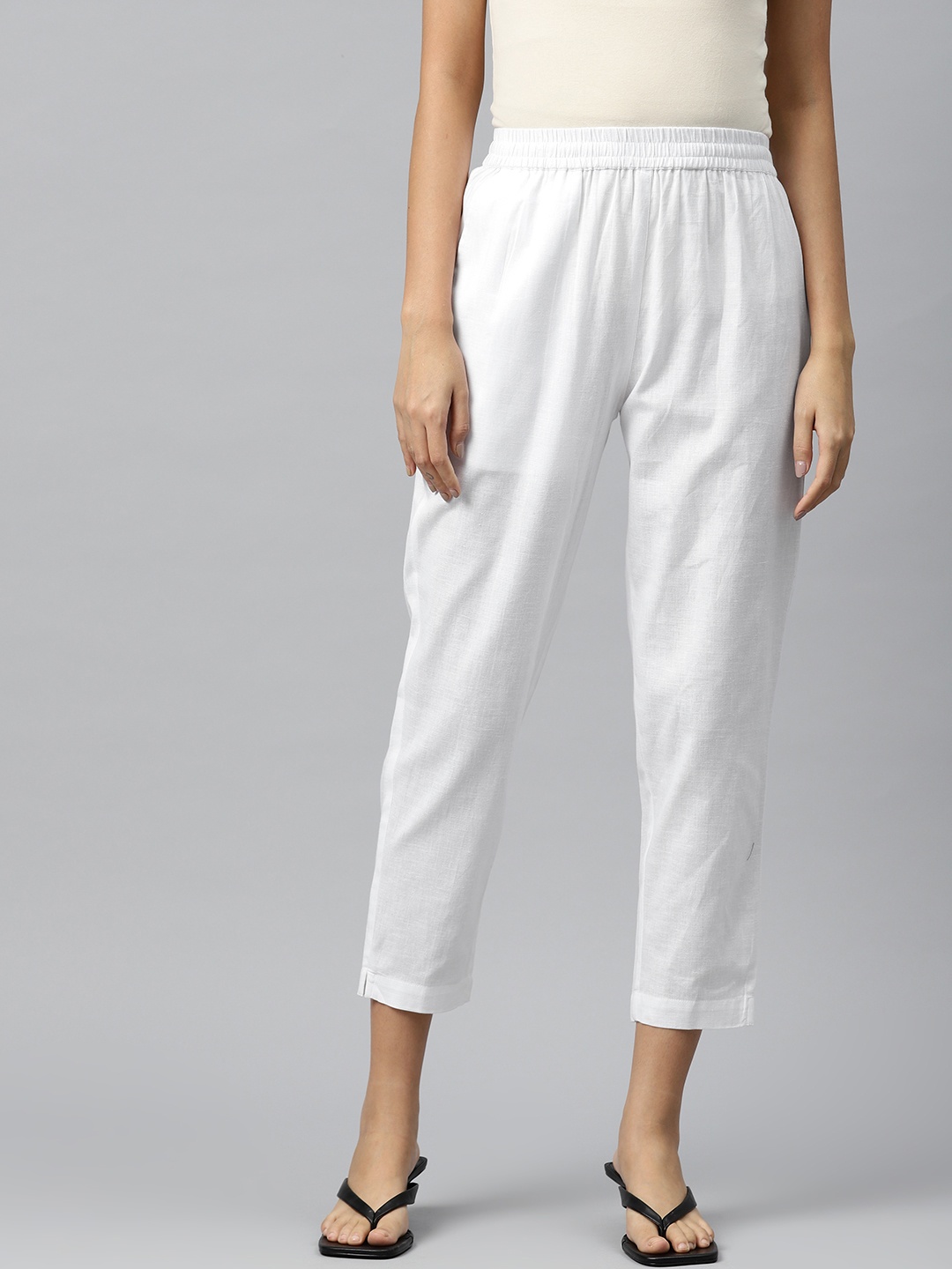 

PIROH Women Solid Cropped Cigarette Trousers, White