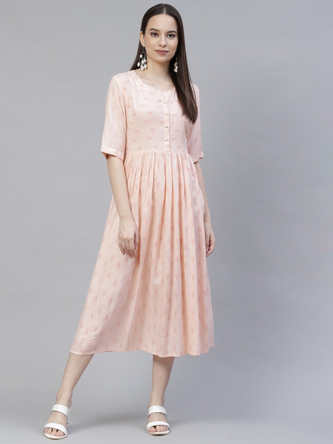 

Meeranshi Conversational Embroidered Kurta, Peach