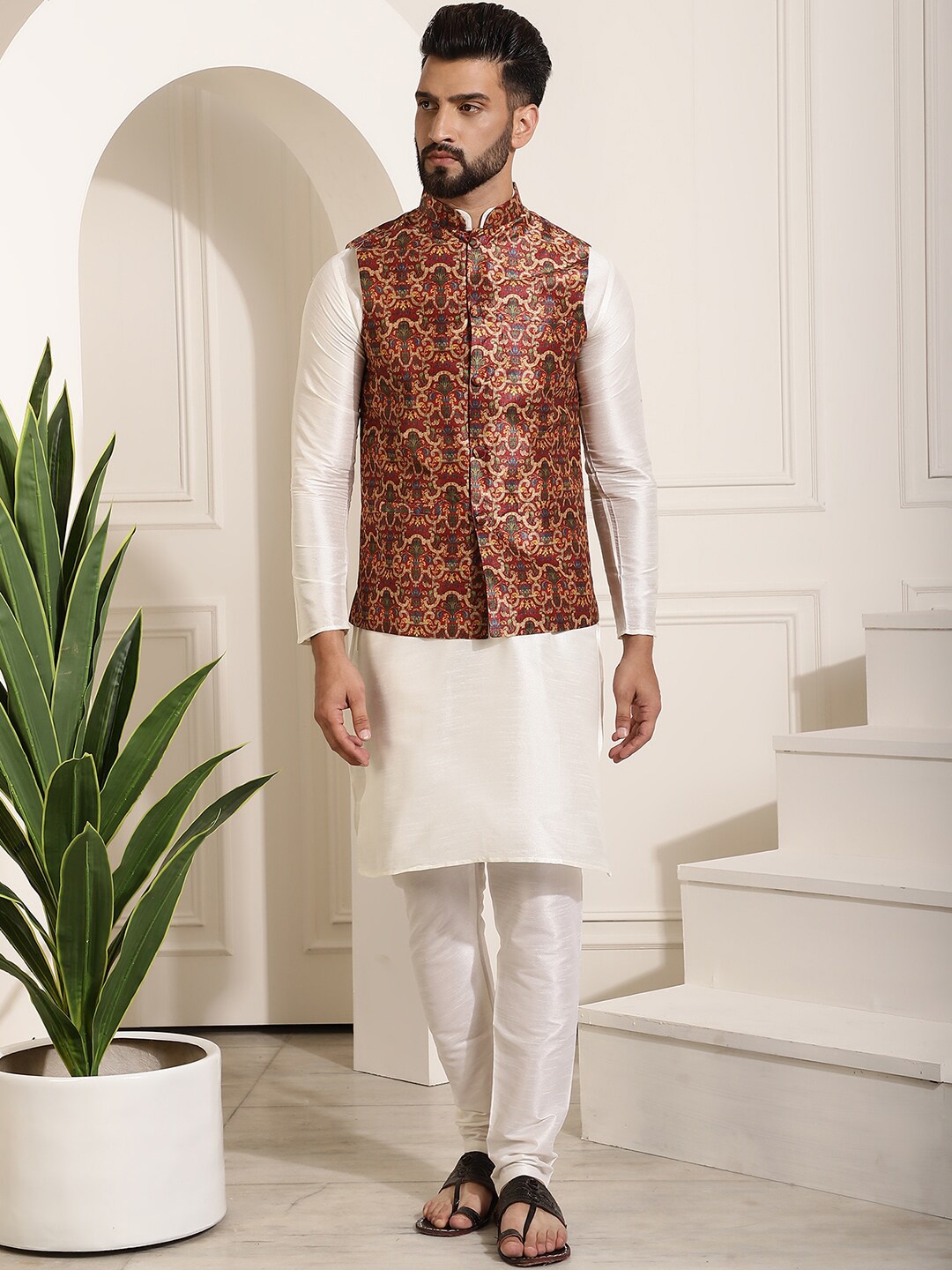 

SOJANYA Mandarin Collar Long Sleeve Kurta Set With Nehru Jacket, Cream