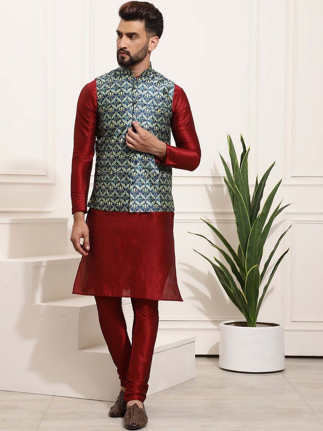 

SOJANYA Mandarin Collar Straight Kurta With Churidar & With Nehru Jacket, Maroon