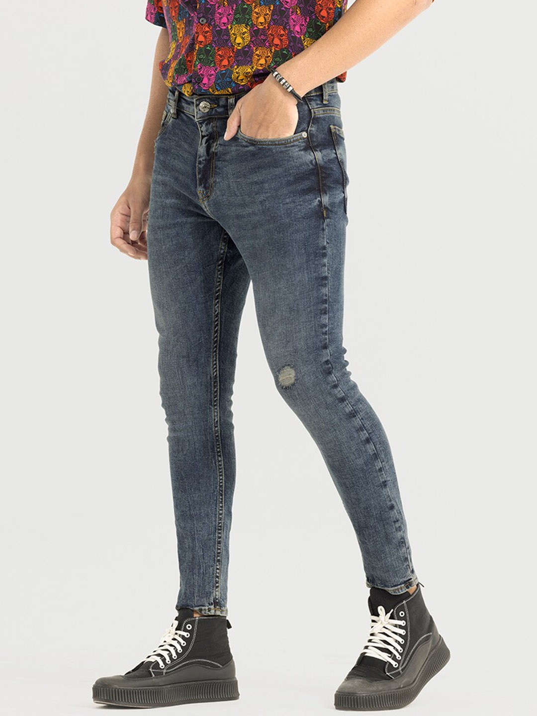 

Snitch Men Blue Mid Rise Clean Look Heavy Fade Whiskers Skinny Fit Jeans