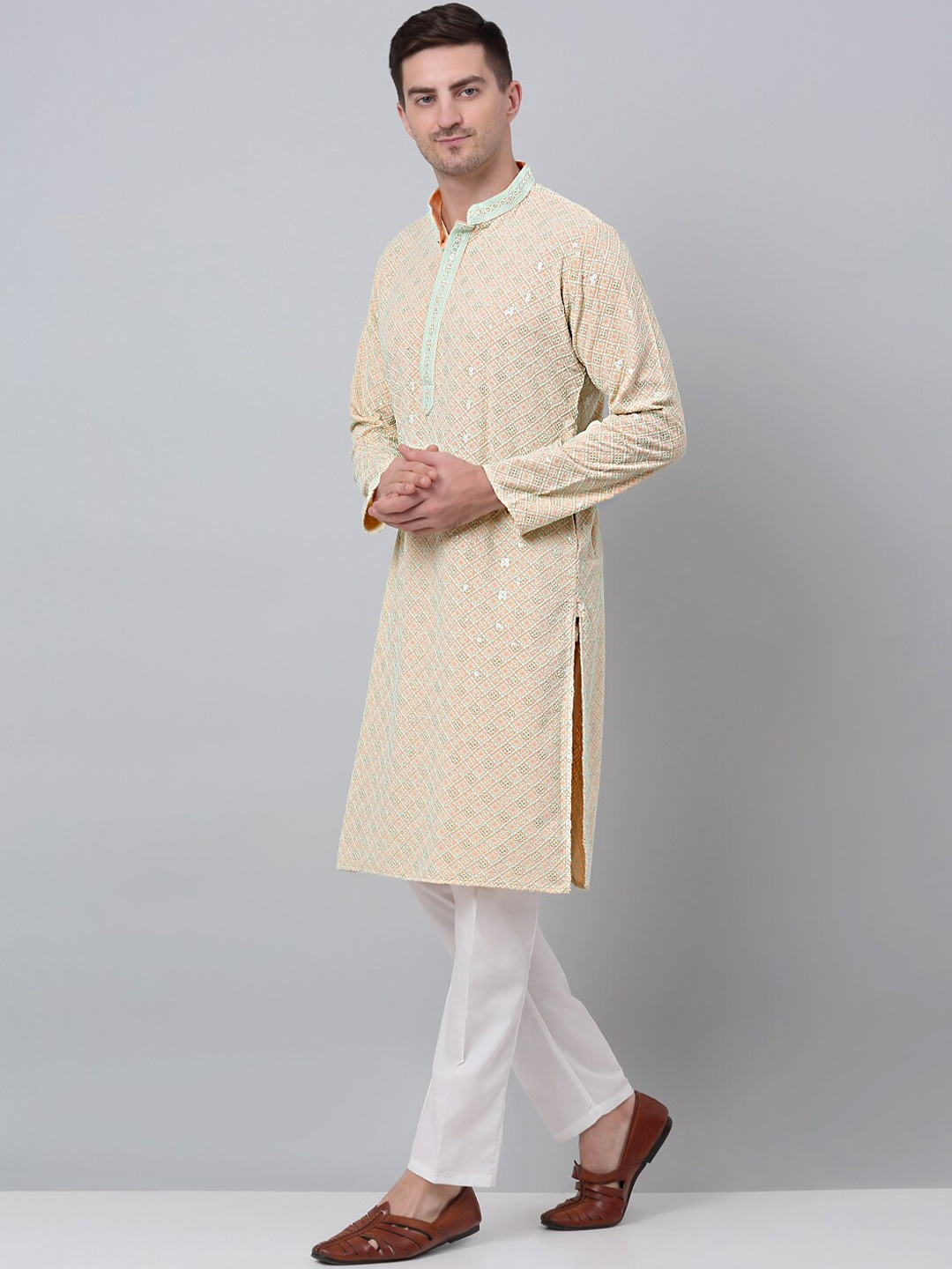 

Jompers Geometric Embroidered Regular Pure Cotton Kurta With Pyjamas, Peach