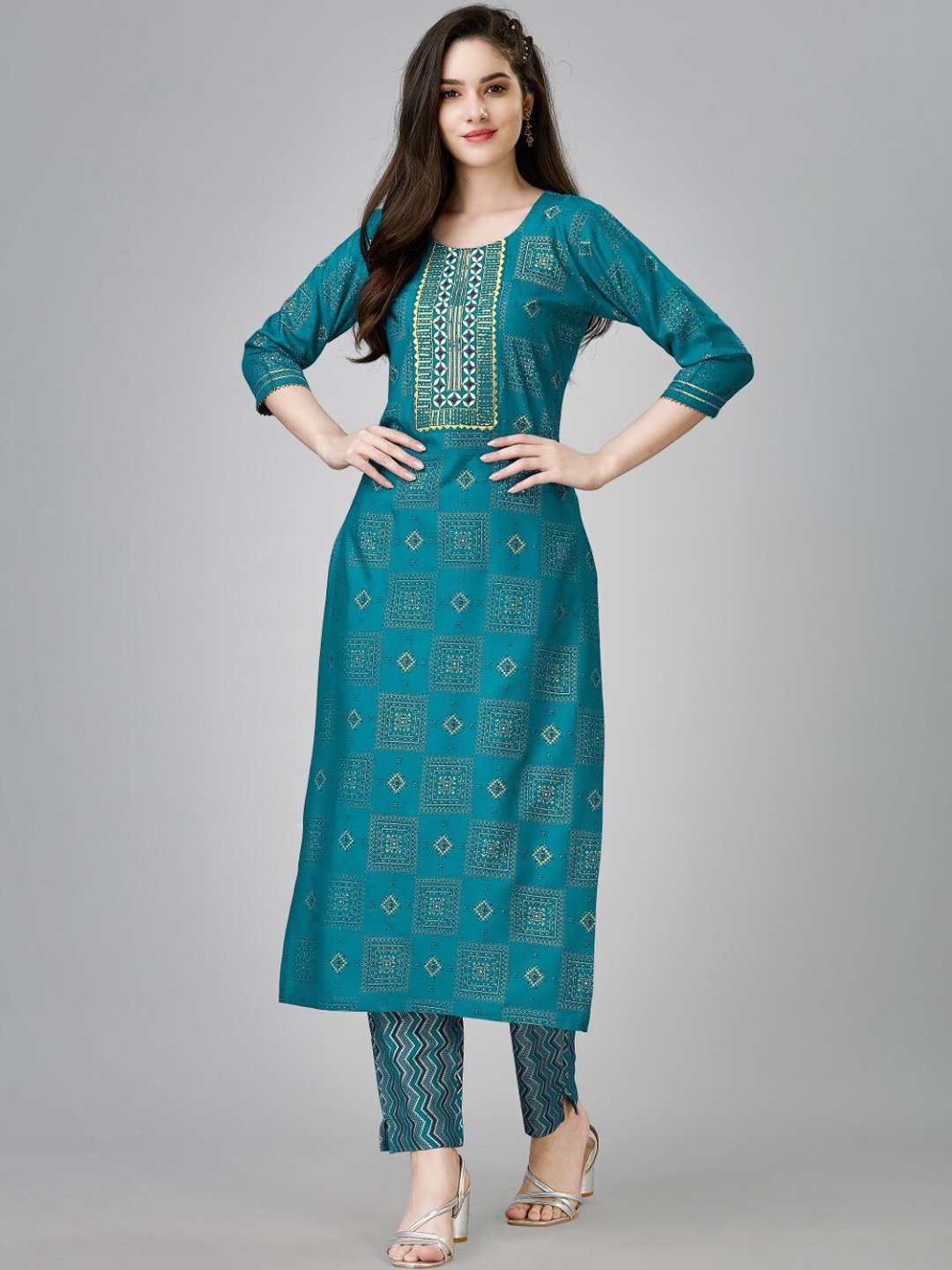 

FAVRIZ Women Sea Green Printed Regular Thread Work Kurta With Trousers