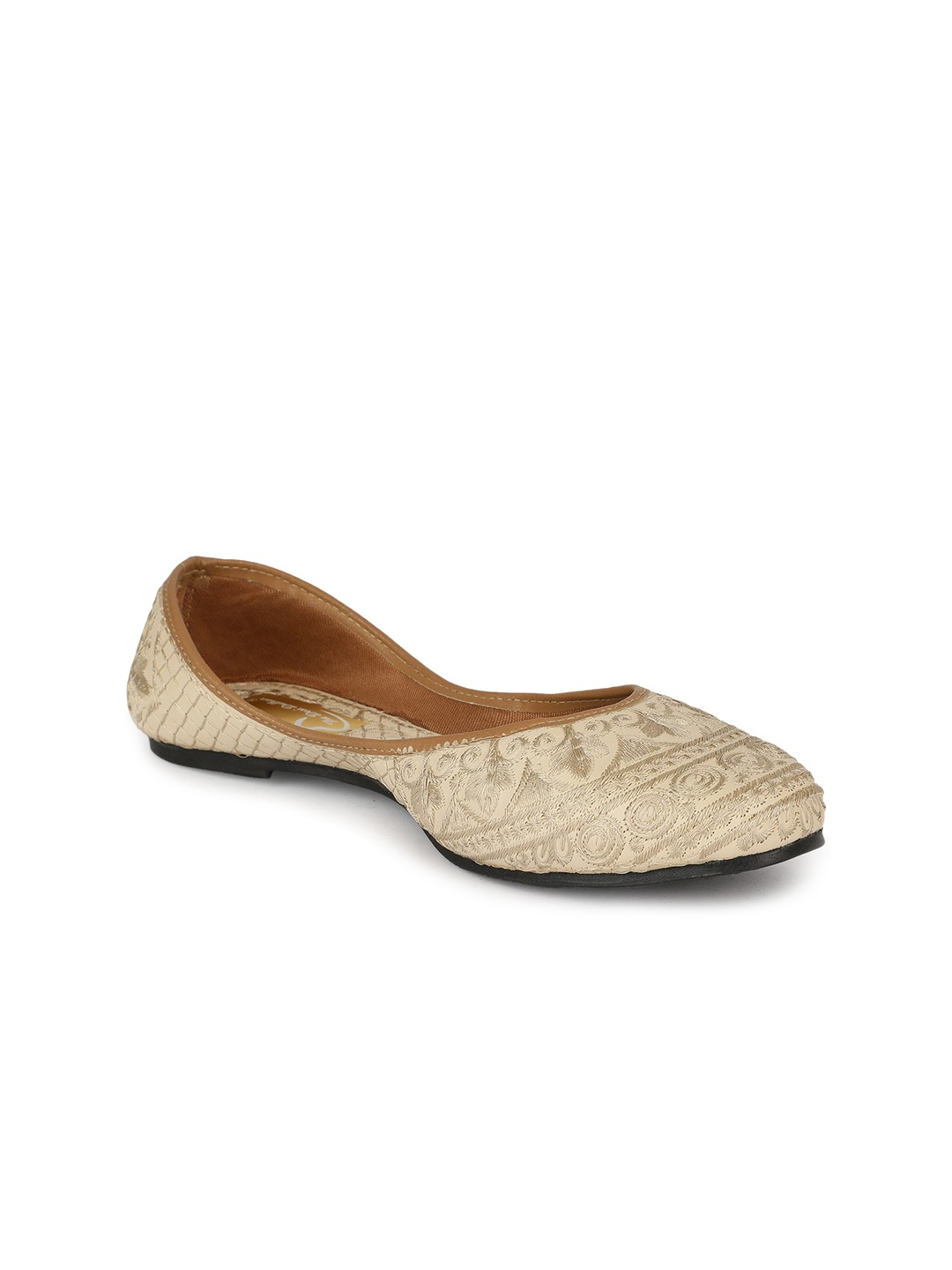

The Desi Dulhan Embroidered Ethnic Mojaris, Cream