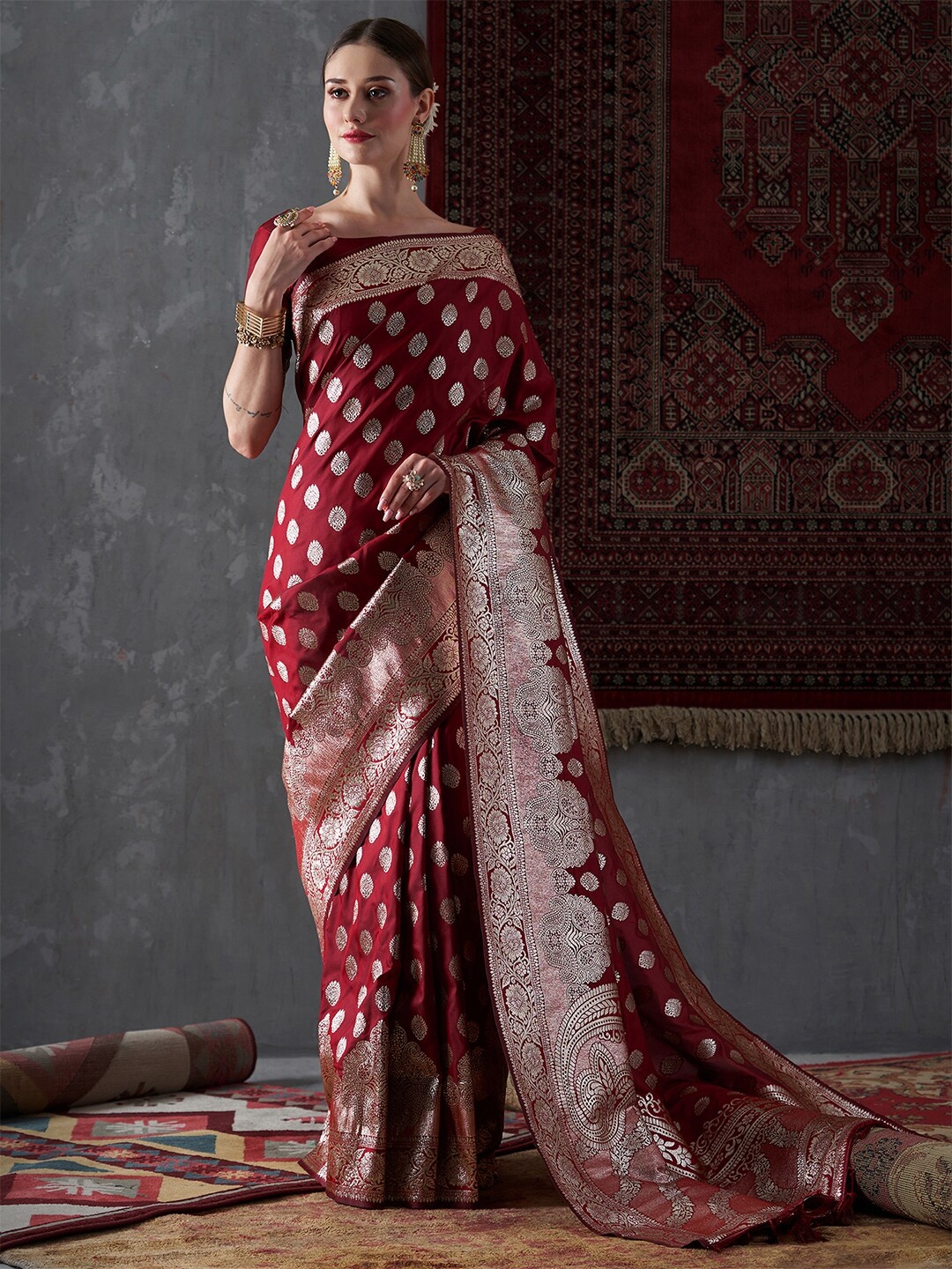 

Mitera Maroon & Gold-Toned Ethnic Motifs Woven Design Zari Kanjeevaram Saree