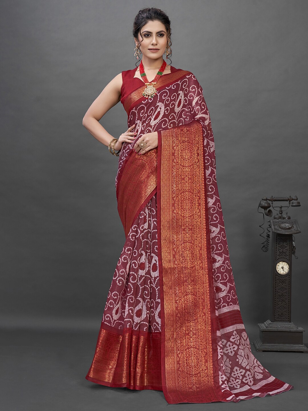 

Mitera Red & White Ethnic Motifs Printed Zari Sungudi Saree