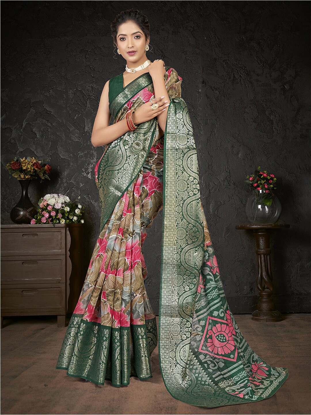 

Mitera Floral Zari Sungudi Saree With Blouse Piece, Green