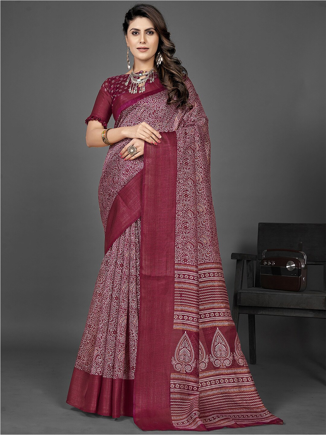 

Mitera Ethnic Motifs Printed Zari Sungudi Saree, Burgundy