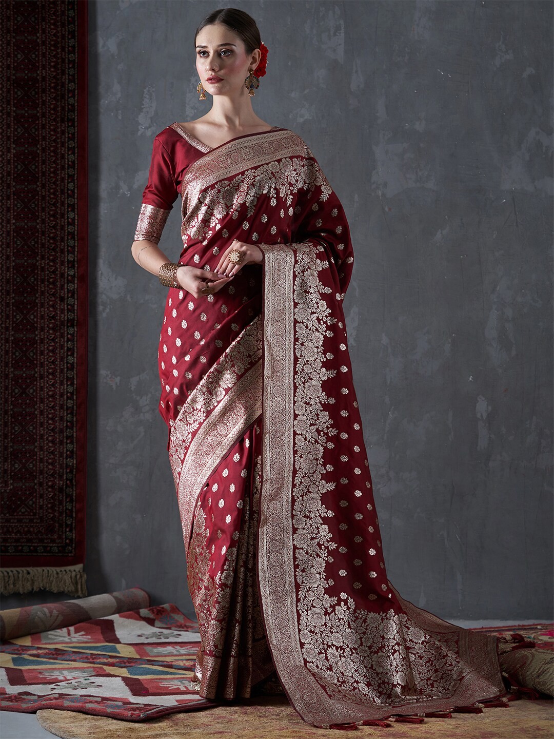 

Mitera Floral Woven Design Zari Silk Blend Kanjeevaram Saree, Maroon
