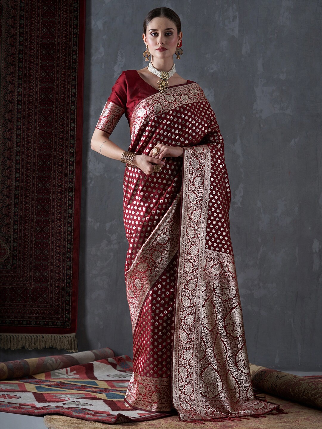 

Mitera Ethnic Motifs Woven Design Zari Silk Blend Saree, Maroon
