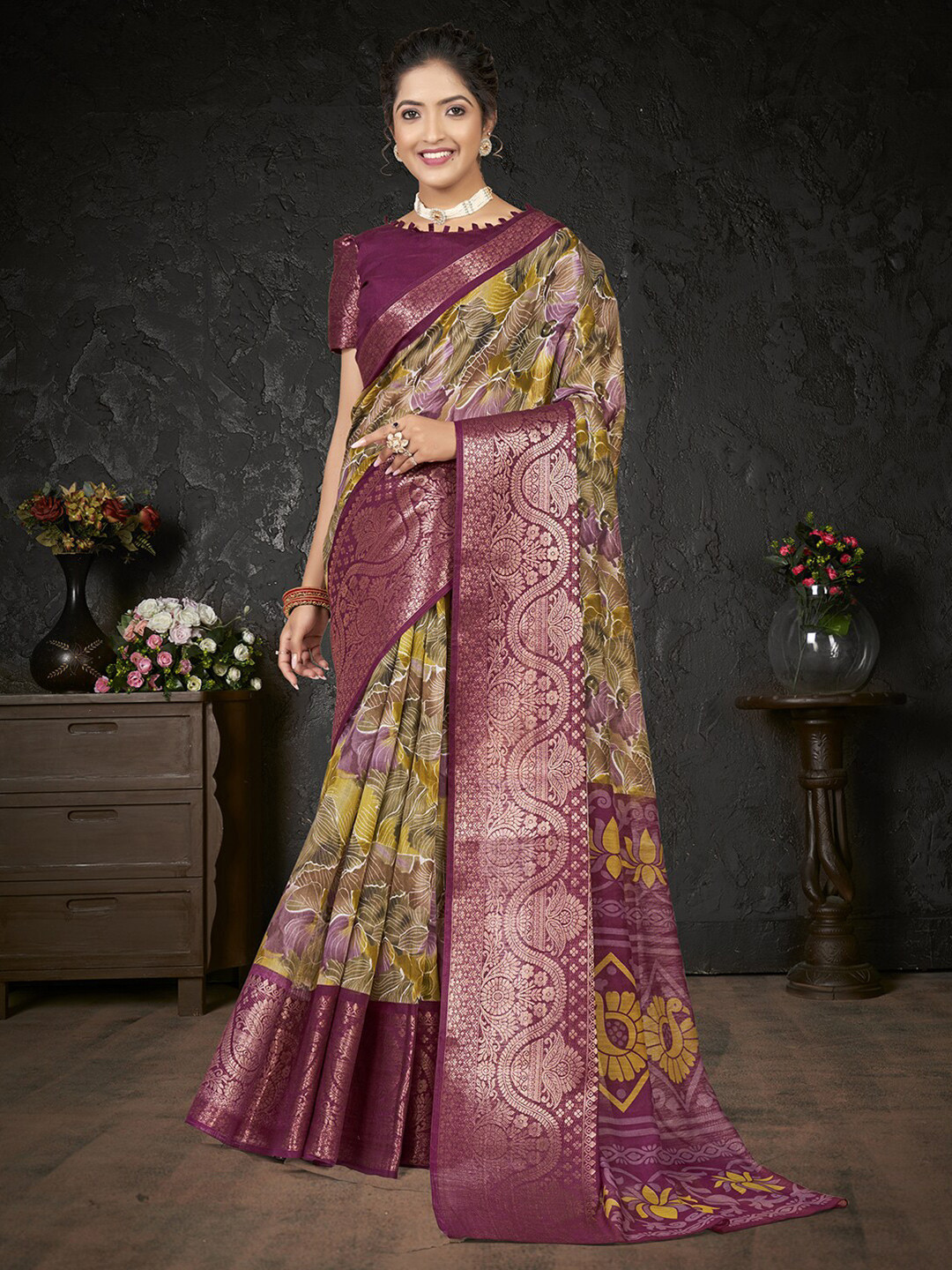 

Mitera Floral Printed Zari Sungudi Saree, Burgundy
