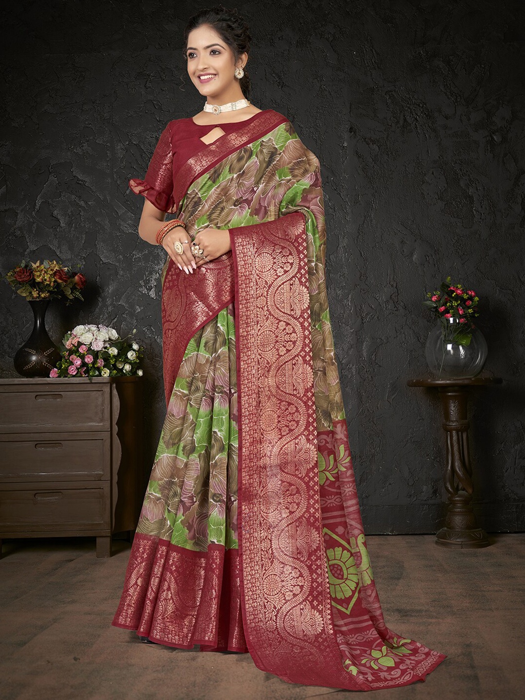 

Mitera Floral Printed Zari Saree, Green