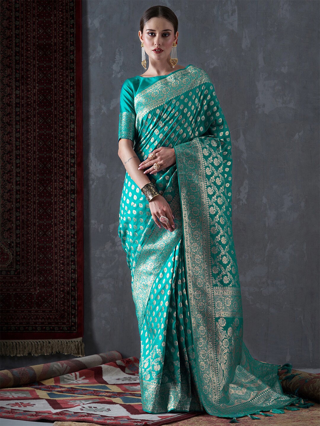 

Mitera Woven Design Zari Silk Blend Kanjeevaram Saree, Blue