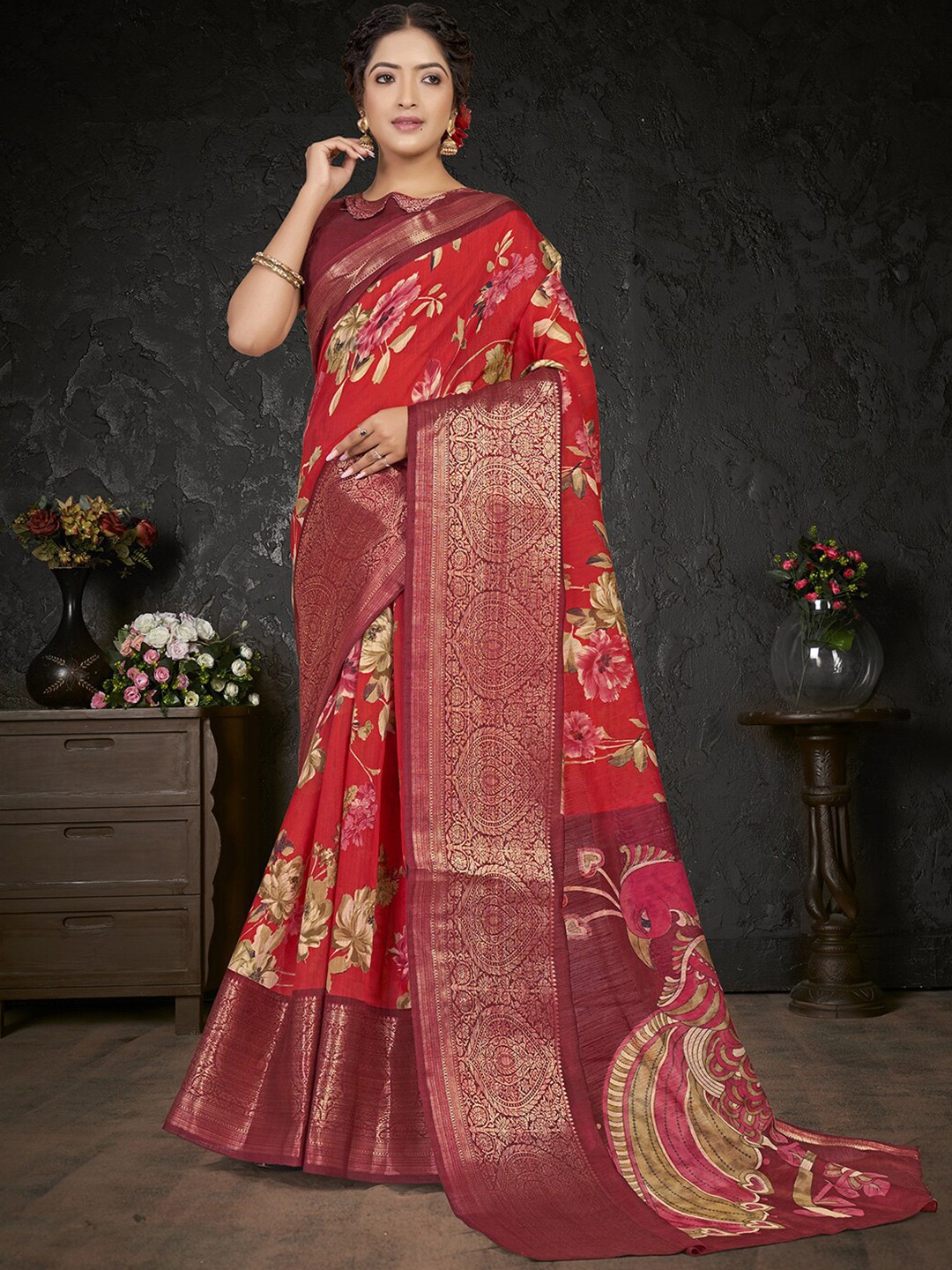 

Mitera Ethnic Motifs Printed Zari Sungudi Saree, Red