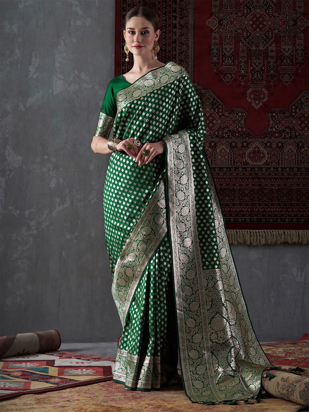 

Mitera Woven Design Zari Silk Blend Kanjeevaram Saree, Green