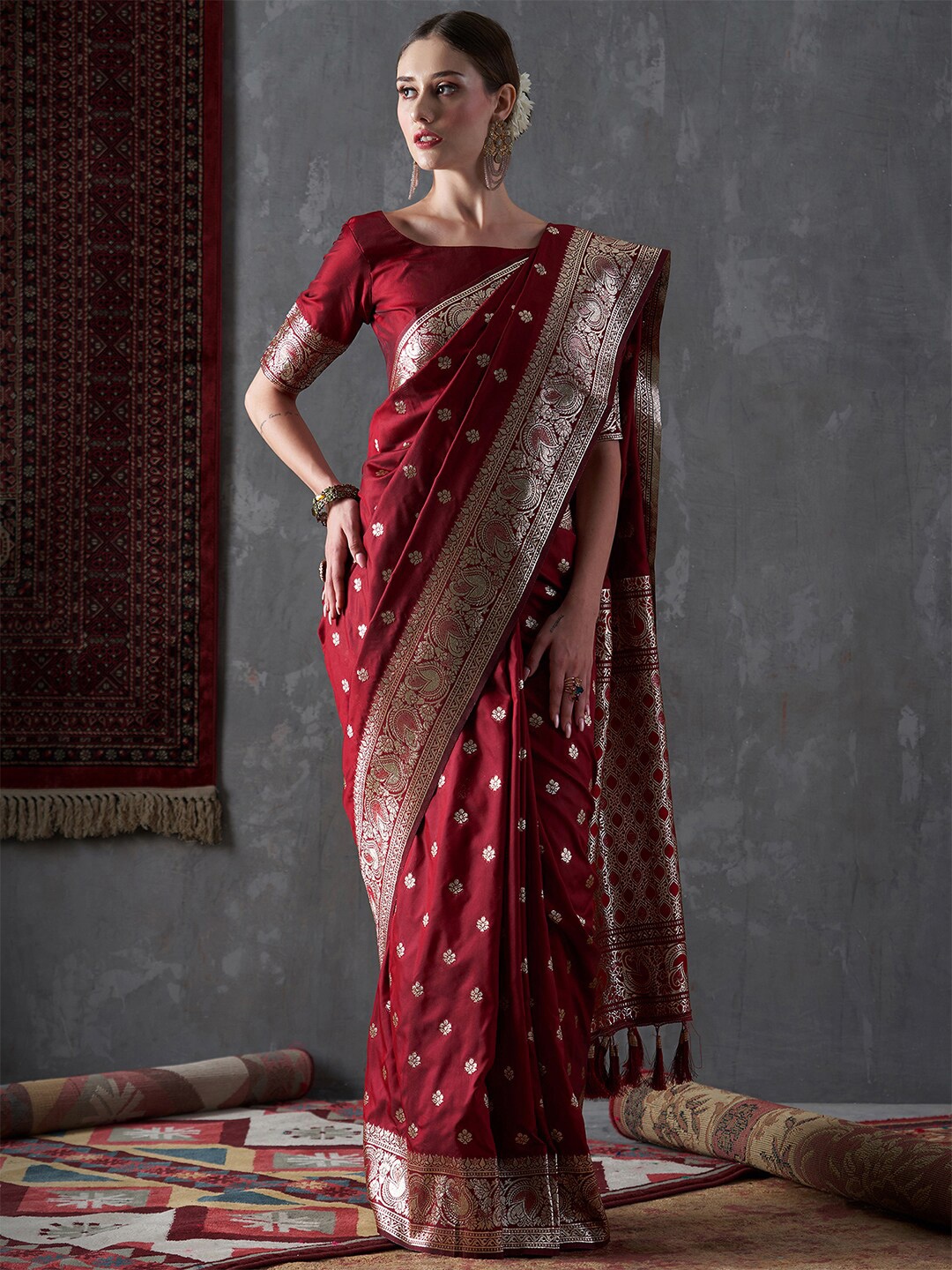 

Mitera Woven Design Zari Silk Blend Saree, Maroon