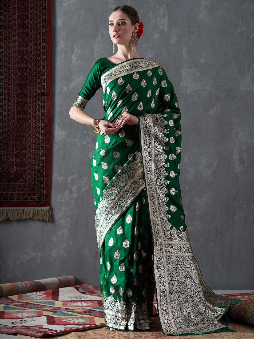 

Mitera Woven Design Zari Silk Blend Kanjeevaram Saree, Green