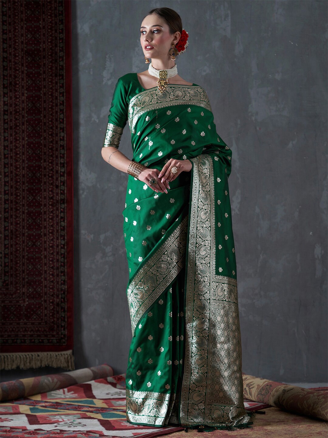 

Mitera Ethnic Motifs Woven Design Silk Blend Kanjeevaram Saree, Green