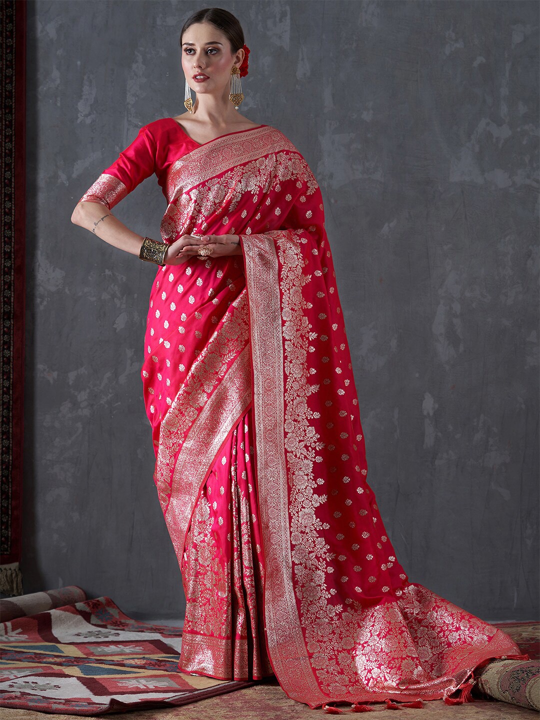 

Mitera Pink & Gold-Toned Ethnic Motifs Woven Design Zari Saree