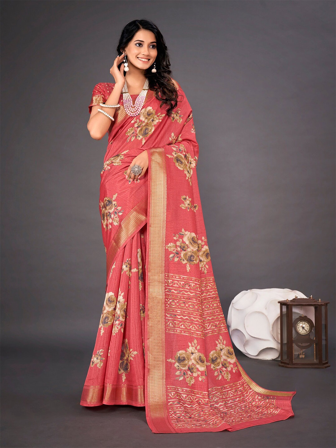 

Mitera Pink & White Floral Printed Saree