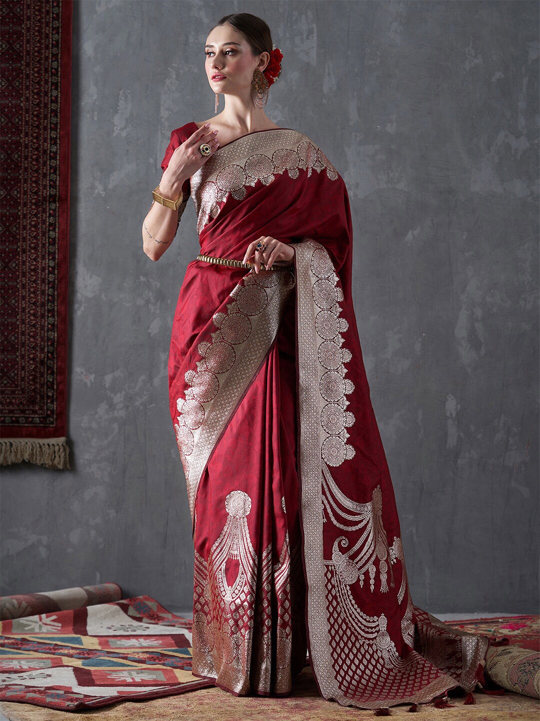 

Mitera Ethnic Motifs Woven Design Silk Blend Saree, Maroon
