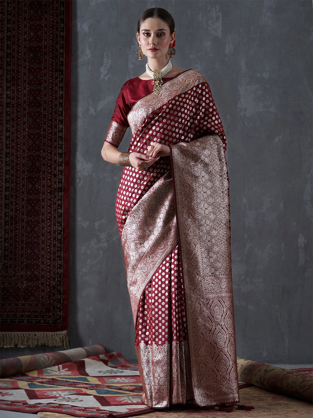 

Mitera Ethnic Motifs Silk Blend Kanjeevaram Saree, Maroon