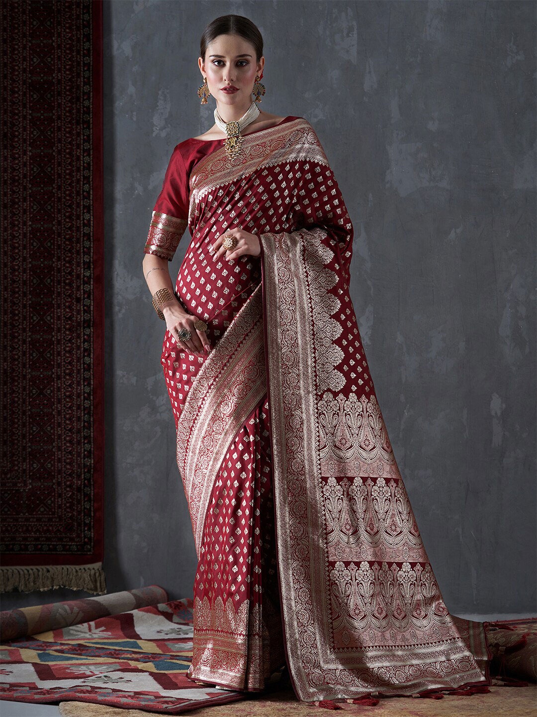 

Mitera Ethnic Motifs Zari Silk Blend Kanjeevaram Saree, Maroon
