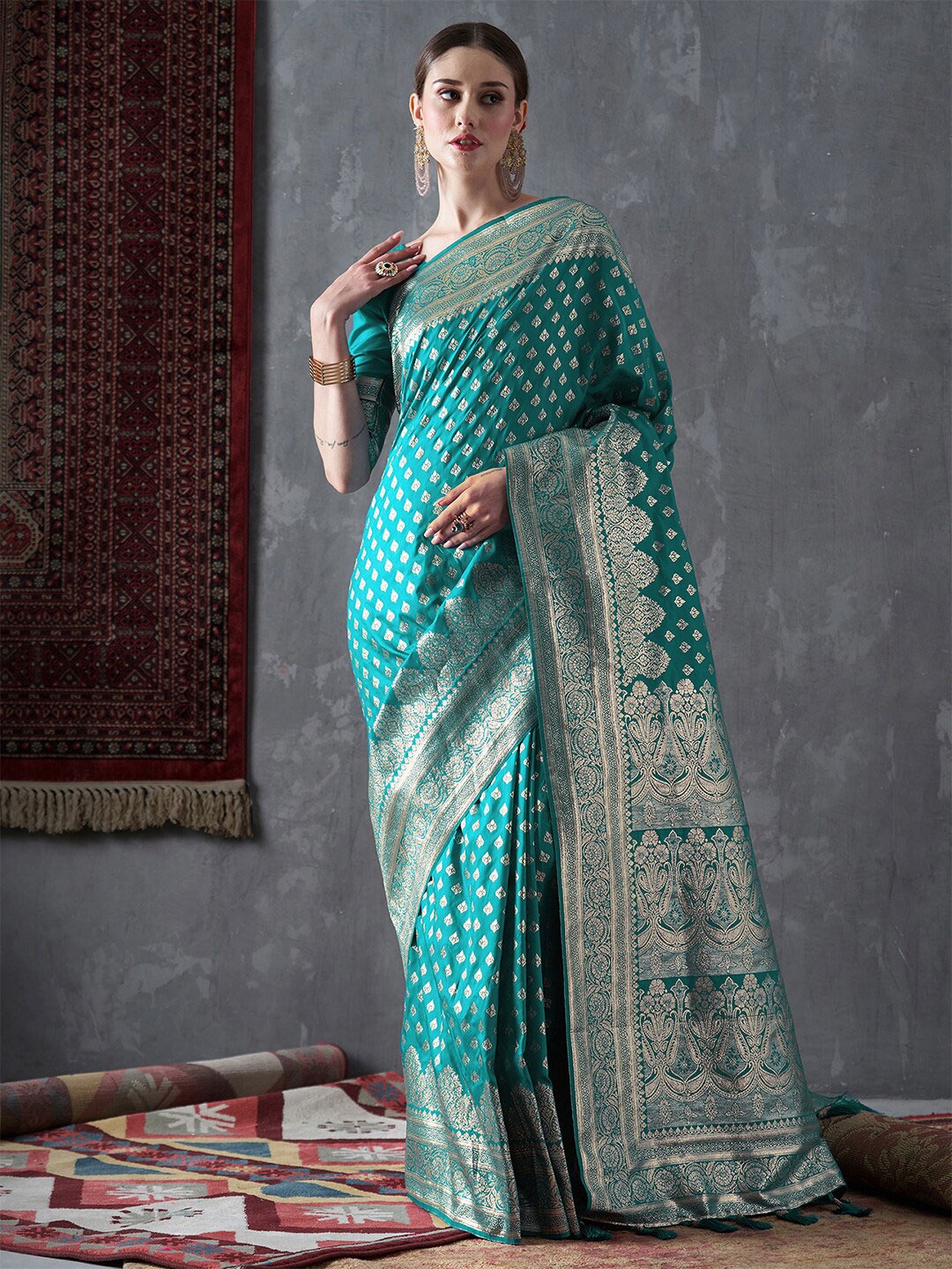 

Mitera Ethnic Motifs Woven Design Zari Silk Blend Kanjeevaram Saree, Blue