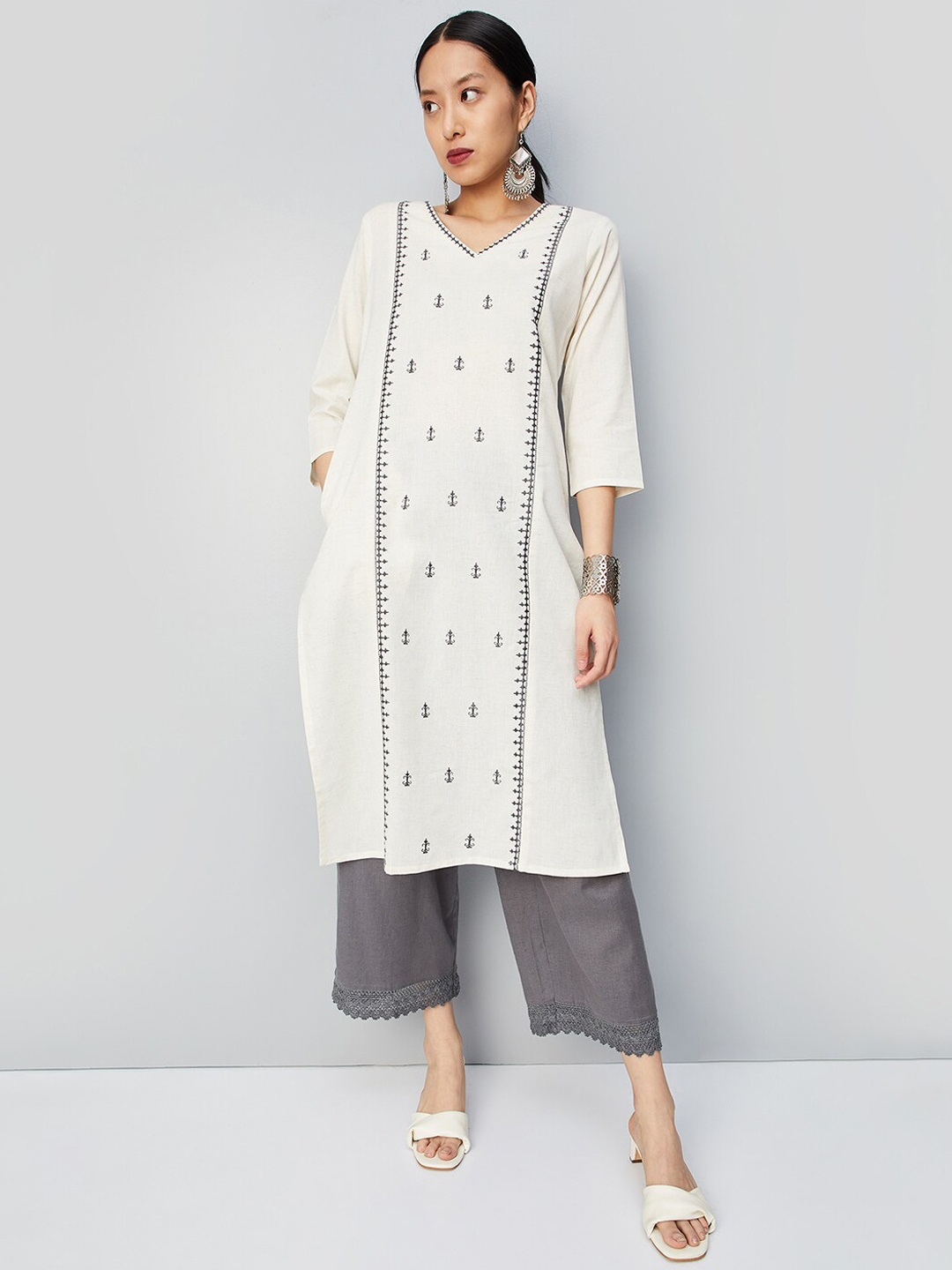 

max Geometric Embroidered V-Neck Thread Work Straight Kurta, Off white