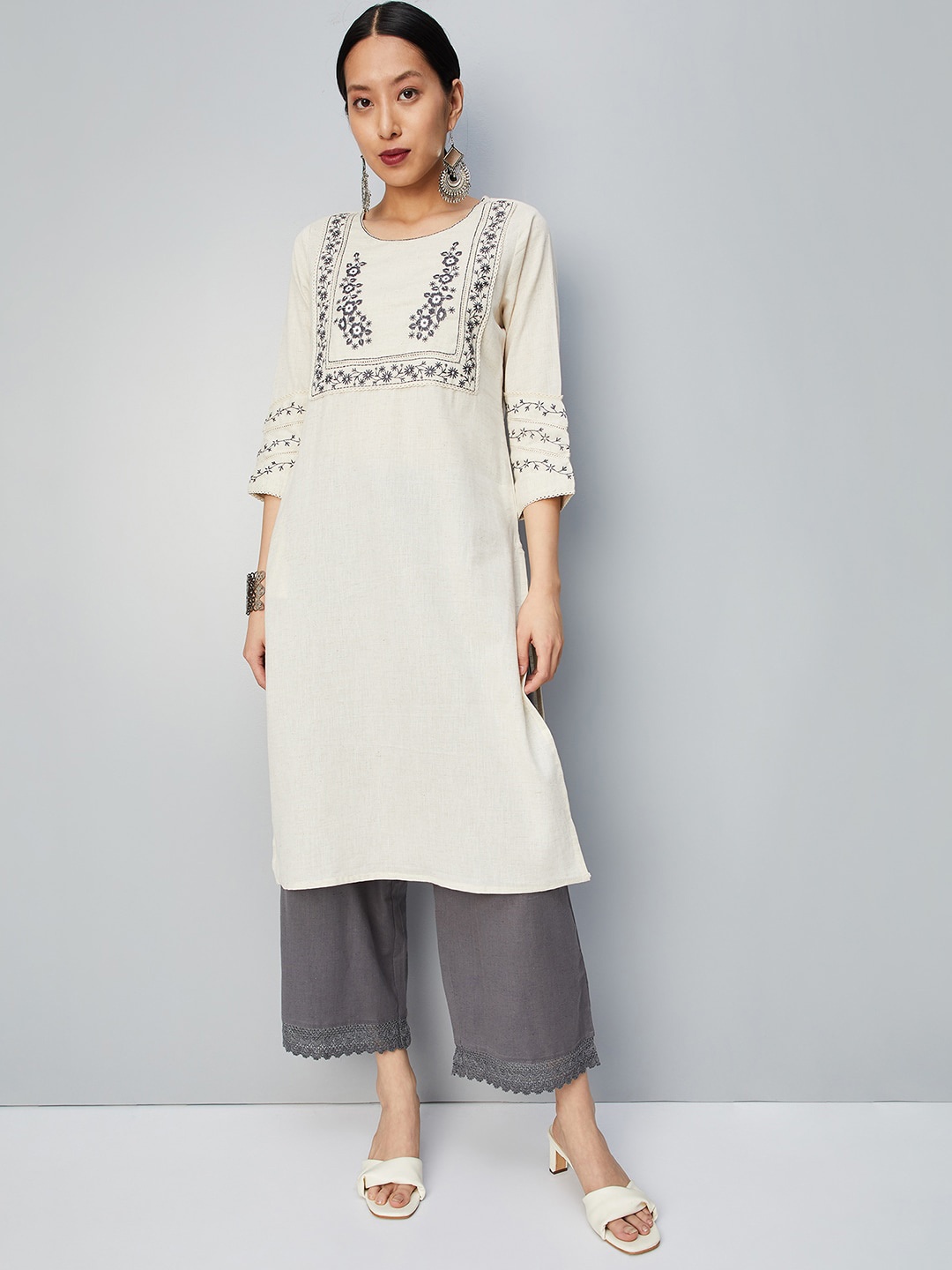 

max Floral Yoke Design Thread Work Straight Kurta, Off white