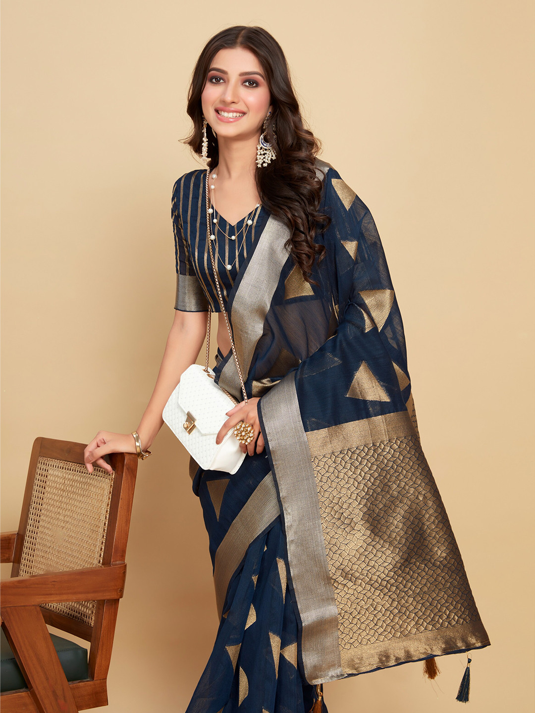

Sangria Navy Blue Geometric Woven Design Zari Saree
