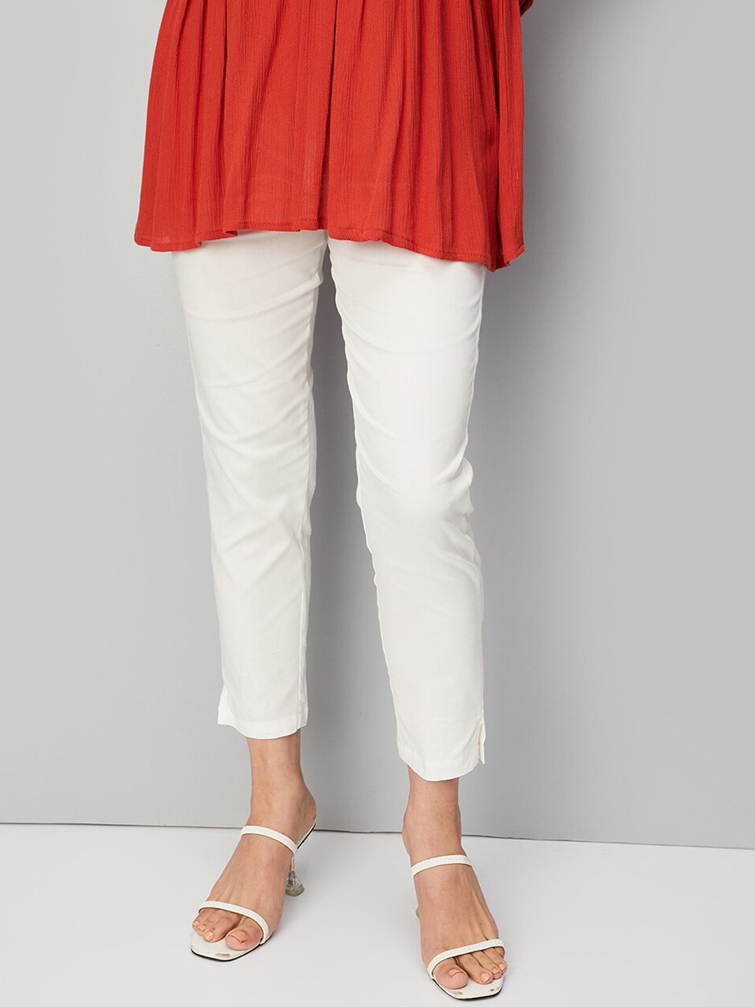 

max Women Mid-Rise Cotton Pleated Trousers, Off white