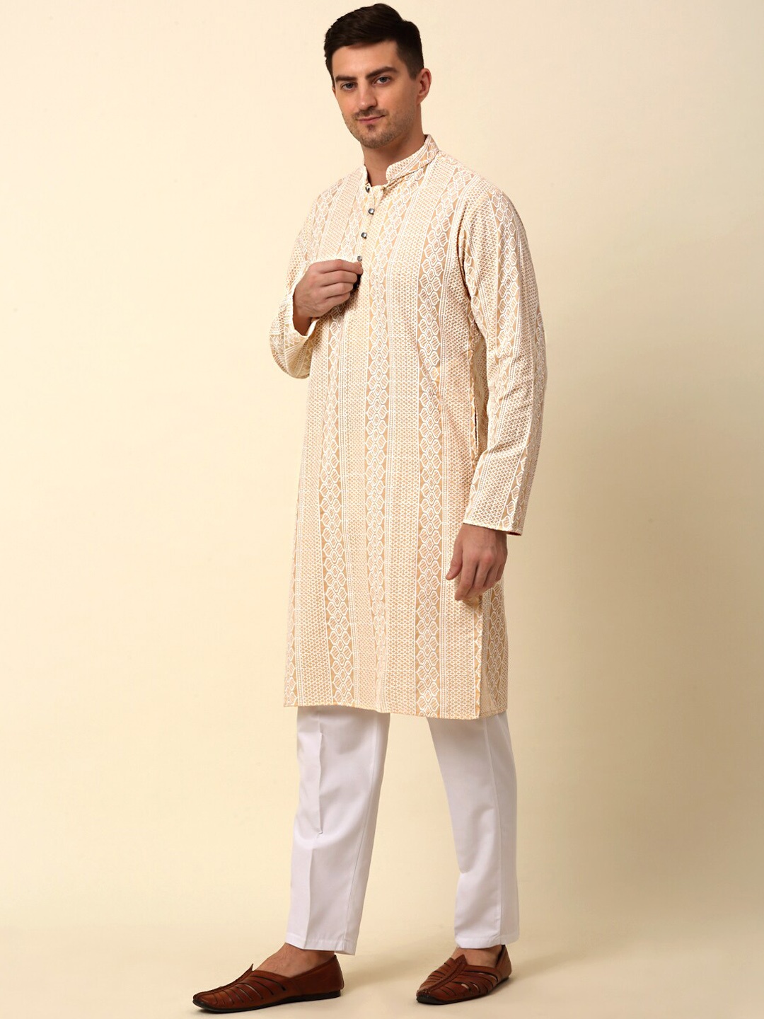 

Anouk Beige & White Embroidered Thread Work Pure Cotton Kurta With Pyjamas