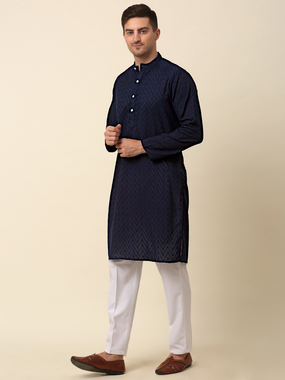 

Anouk Navy Blue & White Chevron Embroidered Thread Work Pure Cotton Kurta With Pyjamas