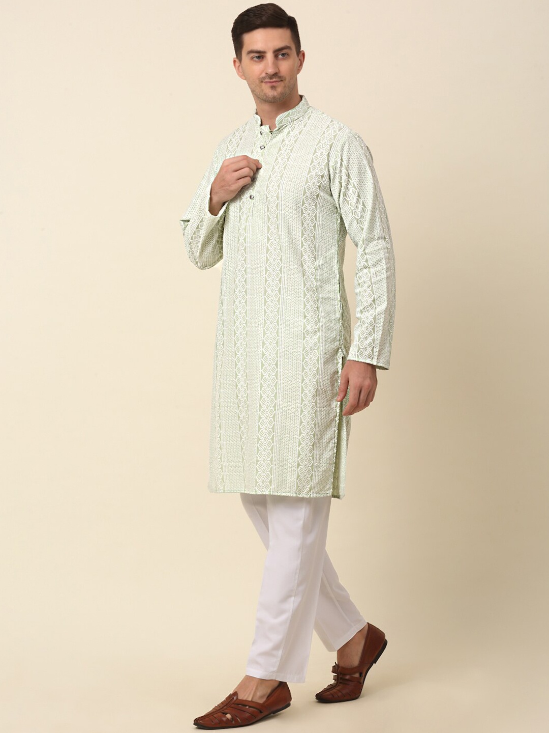 

Anouk Men Green & White Embroidered Thread Work Pure Cotton Kurta With Pyjamas