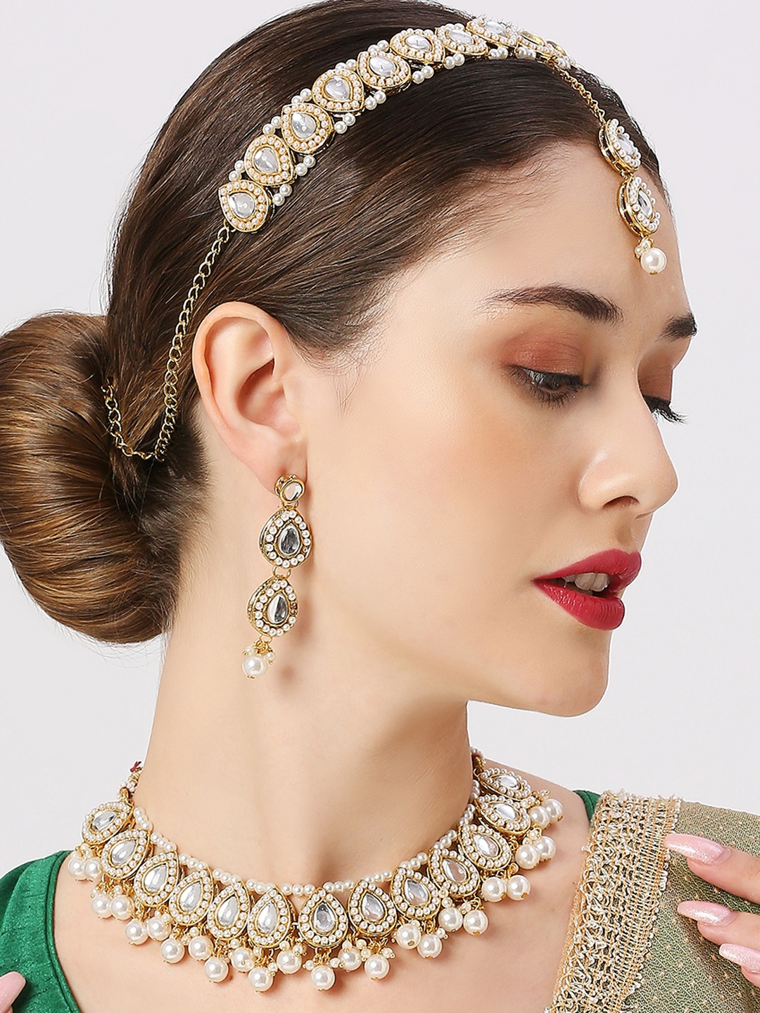 

OOMPH Kundan-Studded & Pearls Beaded Jewellery Set, Gold