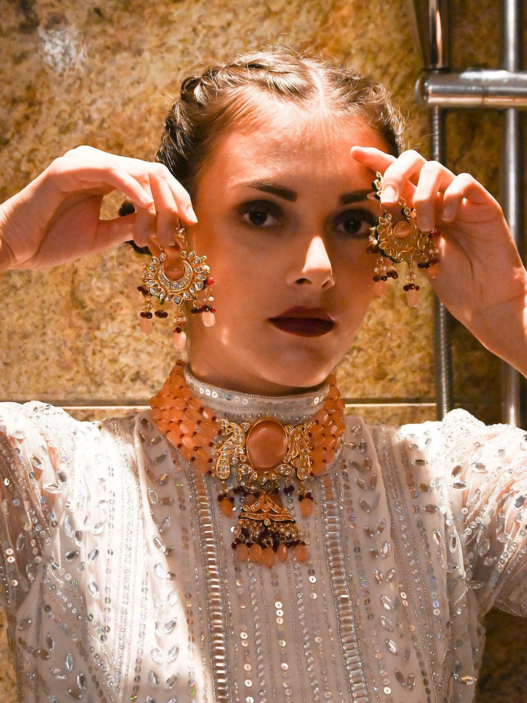 

ODETTE Women Gold-Plated Stones-Studded & Beaded Jewellery Set