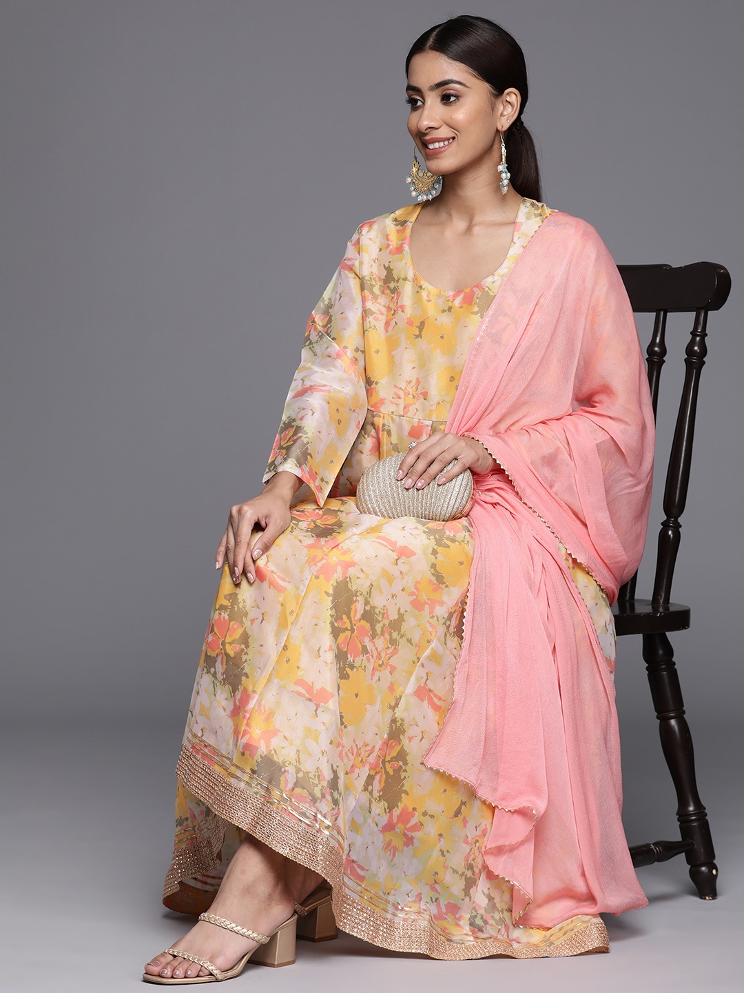 

Varanga Floral Printed Empire Sequinned Kurta with Trousers & With Dupatta, Yellow