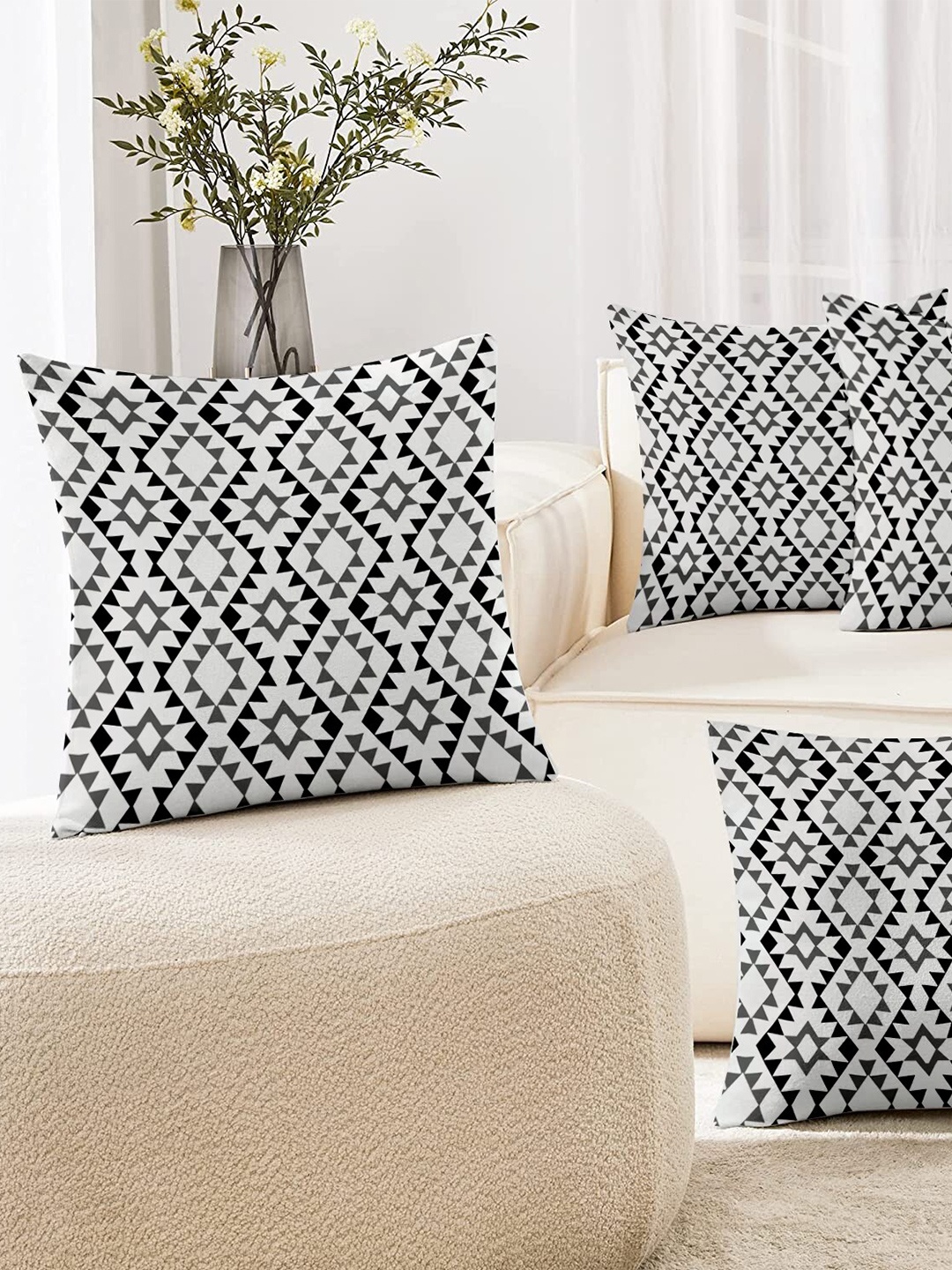 

Lushomes White & Black 5 Pieces Geometric Square Cushion Covers