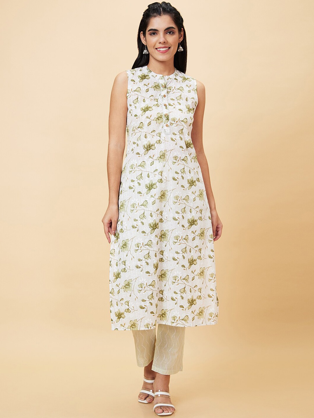 

Globus White Floral Printed Regular Pure Cotton Kurta with Trousers