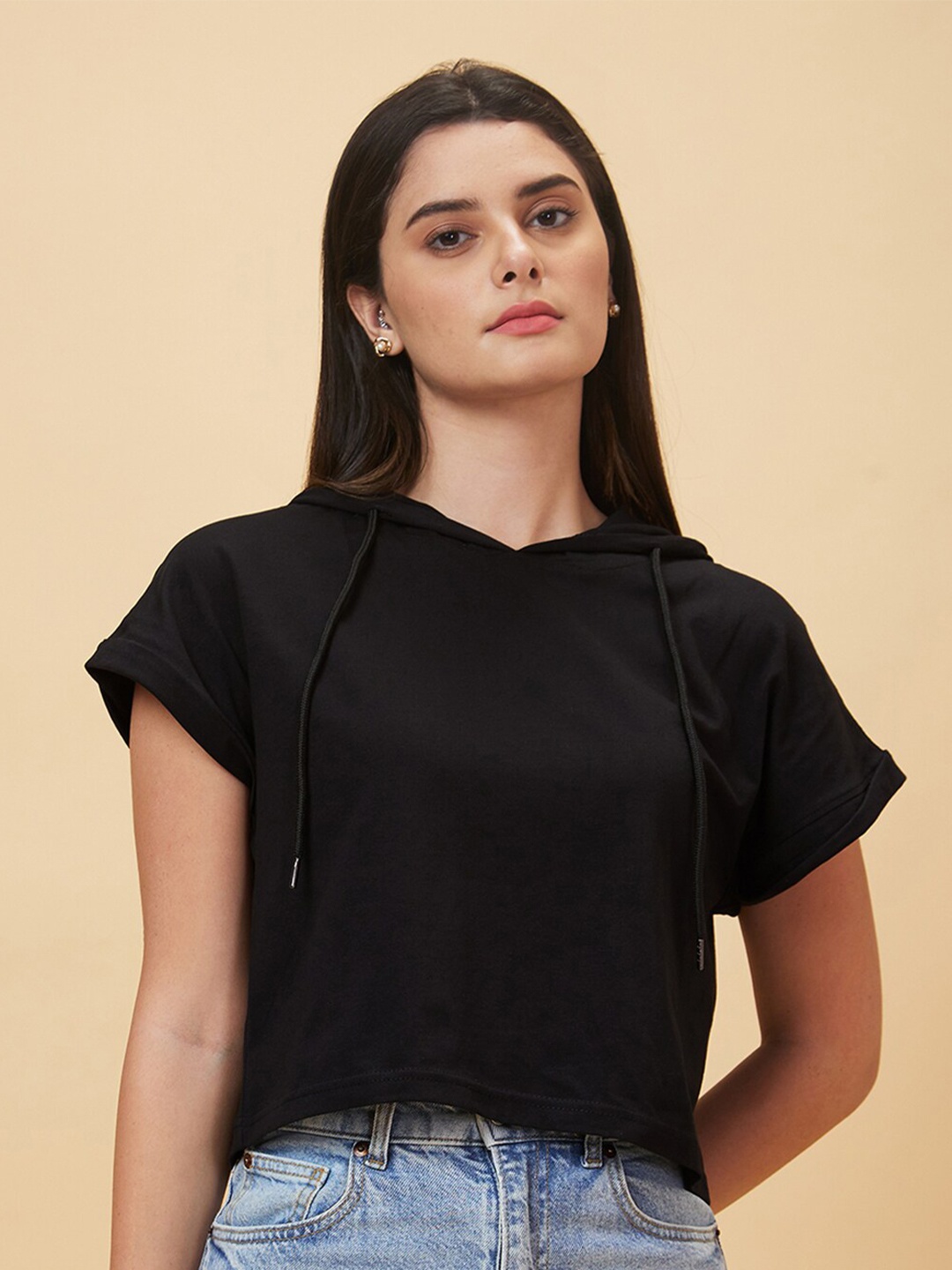 

Globus Black Hooded Neck Crop Regular Fit Pure Cotton Casual T-Shirt